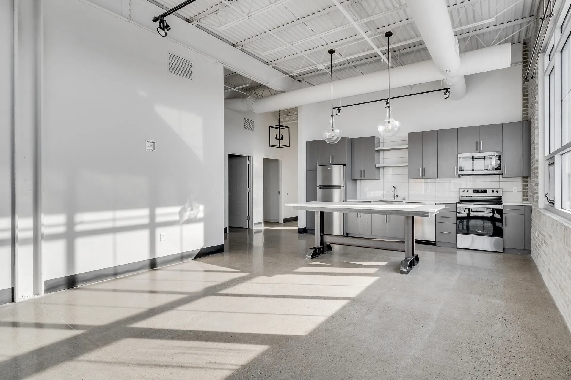 Spacious downtown Minneapolis apartment for grad students and U of M faculty with stainless steel appliances, high ceilings, and large windows